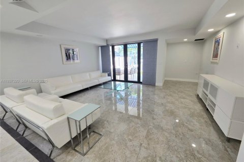 Adosado en venta en Sunny Isles Beach, Florida, 4 dormitorios, 225.29 m2 № 1995171 - foto 24