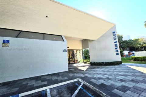 Adosado en venta en Sunny Isles Beach, Florida, 4 dormitorios, 225.29 m2 № 1995171 - foto 9