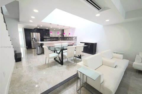 Adosado en venta en Sunny Isles Beach, Florida, 4 dormitorios, 225.29 m2 № 1995171 - foto 23