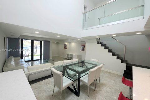 Adosado en venta en Sunny Isles Beach, Florida, 4 dormitorios, 225.29 m2 № 1995171 - foto 21