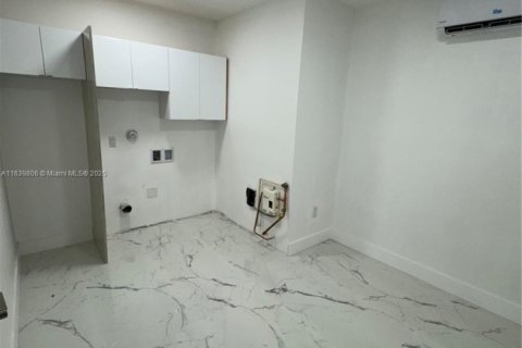 Commercial property in Miami, Florida 374.02 sq.m. № 1316151 - photo 17
