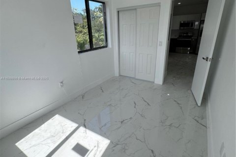 Commercial property in Miami, Florida 374.02 sq.m. № 1316151 - photo 14