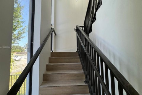 Commercial property in Miami, Florida 374.02 sq.m. № 1316151 - photo 27