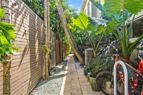 Casa en alquiler en Miami Beach, Florida, 4 dormitorios, 351.45 m2 № 2054976 - foto 28