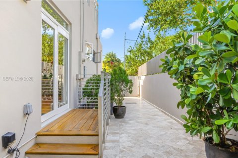 Casa en alquiler en Miami Beach, Florida, 4 dormitorios, 351.45 m2 № 2054976 - foto 27