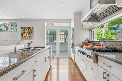Casa en alquiler en Miami Beach, Florida, 4 dormitorios, 351.45 m2 № 2054976 - foto 6