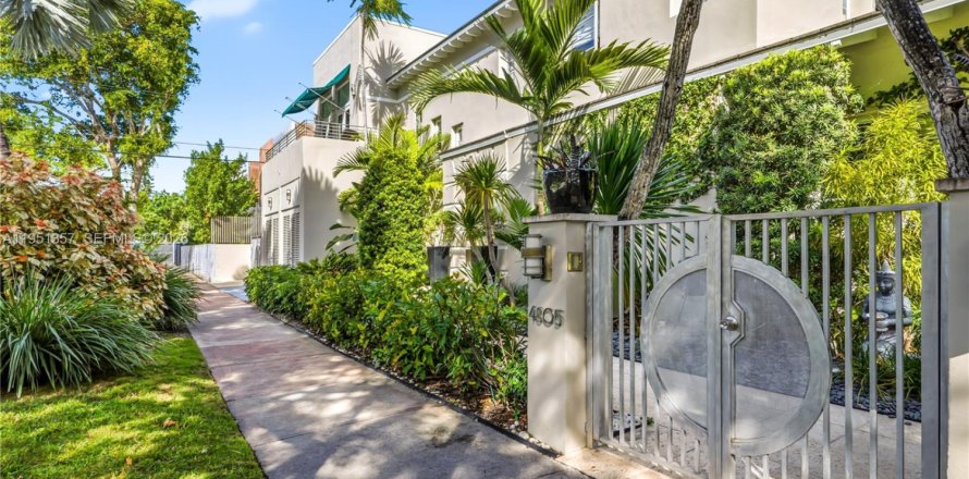 Casa en Miami Beach, Florida 4 dormitorios, 351.45 m2 № 2054976