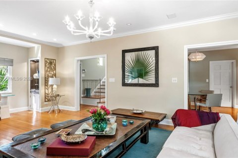 Casa en alquiler en Miami Beach, Florida, 4 dormitorios, 351.45 m2 № 2054976 - foto 13