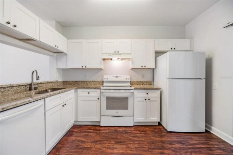 Townhouse in Brandon, Florida 2 bedrooms, 103.12 sq.m. № 1915127 - photo 16