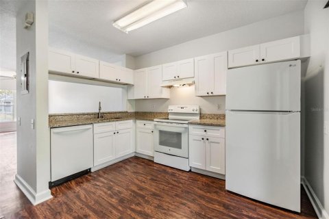 Townhouse in Brandon, Florida 2 bedrooms, 103.12 sq.m. № 1915127 - photo 12