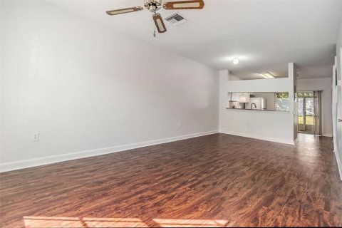 Townhouse in Brandon, Florida 2 bedrooms, 103.12 sq.m. № 1915127 - photo 4