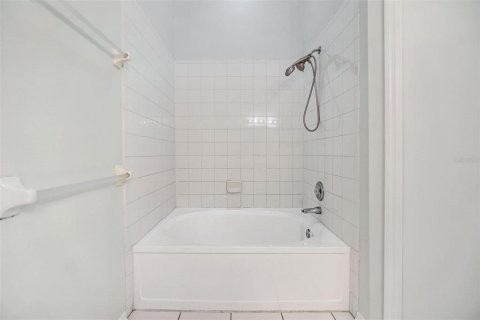 Townhouse in Brandon, Florida 2 bedrooms, 103.12 sq.m. № 1915127 - photo 22