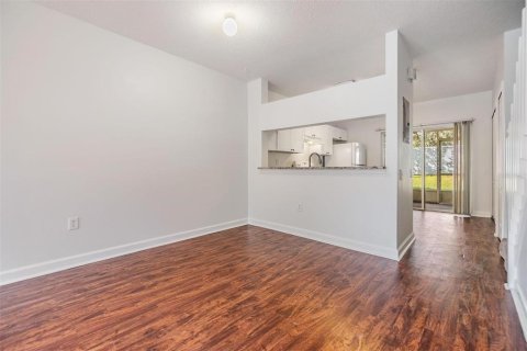 Townhouse in Brandon, Florida 2 bedrooms, 103.12 sq.m. № 1915127 - photo 8