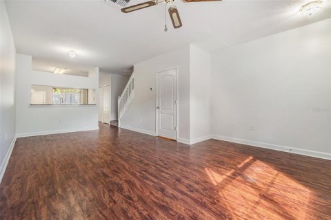 Townhouse in Brandon, Florida 2 bedrooms, 103.12 sq.m. № 1915127 - photo 5