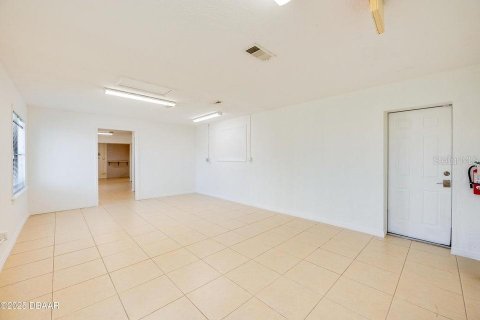 Снять в аренду коммерческую недвижимость в Дейтона-Бич, Флорида 212м2, № 1615774 - фото 3