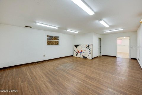 Снять в аренду коммерческую недвижимость в Дейтона-Бич, Флорида 212м2, № 1615774 - фото 10