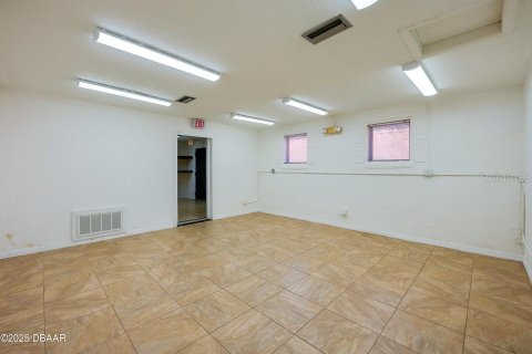 Снять в аренду коммерческую недвижимость в Дейтона-Бич, Флорида 212м2, № 1615774 - фото 9