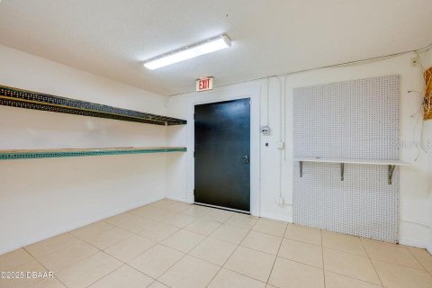Снять в аренду коммерческую недвижимость в Дейтона-Бич, Флорида 212м2, № 1615774 - фото 7