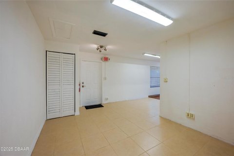 Снять в аренду коммерческую недвижимость в Дейтона-Бич, Флорида 212м2, № 1615774 - фото 11