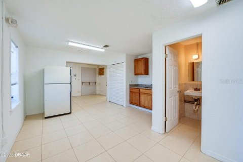 Снять в аренду коммерческую недвижимость в Дейтона-Бич, Флорида 212м2, № 1615774 - фото 5