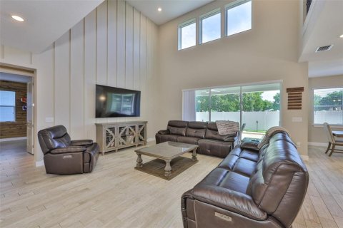 House in Valrico, Florida 5 bedrooms, 396.88 sq.m. № 1804716 - photo 14