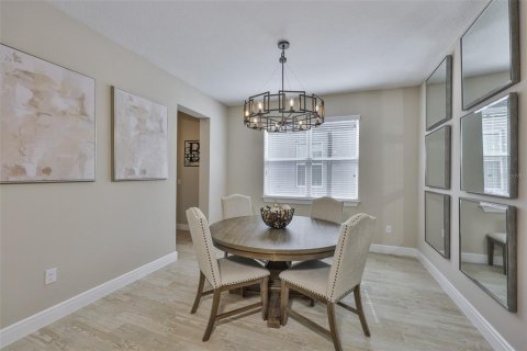 House in Valrico, Florida 5 bedrooms, 396.88 sq.m. № 1804716 - photo 8