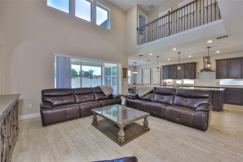 House in Valrico, Florida 5 bedrooms, 396.88 sq.m. № 1804716 - photo 15