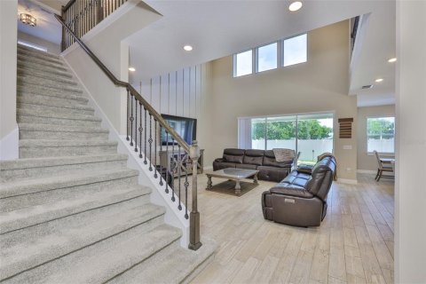 House in Valrico, Florida 5 bedrooms, 396.88 sq.m. № 1804716 - photo 23