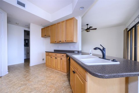 Condominio en alquiler en Punta Gorda, Florida, 2 dormitorios, 137.96 m2 № 2284746 - foto 9