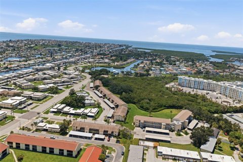 Condo in New Port Richey, Florida, 2 bedrooms № 2216706 - photo 29