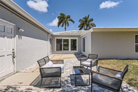 Villa ou maison à louer à West Palm Beach, Floride: 3 chambres, 146.79 m2 № 1161958 - photo 1