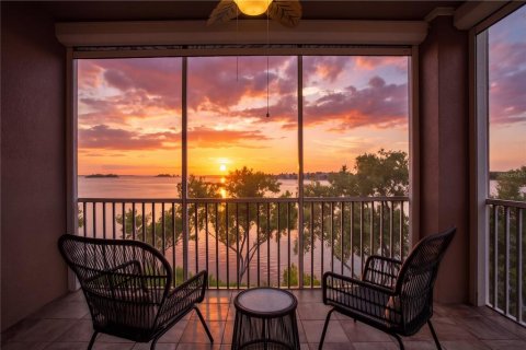 Touwnhouse à vendre à Dunedin, Floride: 4 chambres, 263.1 m2 № 2399470 - photo 3