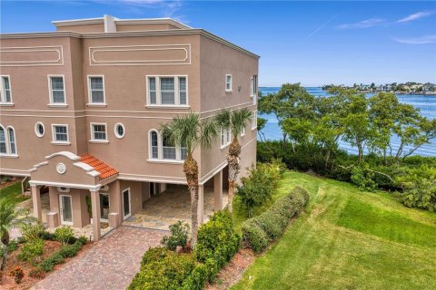 Touwnhouse à Dunedin, Floride 4 chambres, 263.1 m2 № 2399470