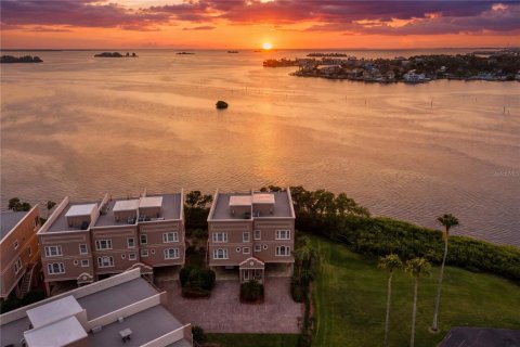 Touwnhouse à vendre à Dunedin, Floride: 4 chambres, 263.1 m2 № 2399470 - photo 5