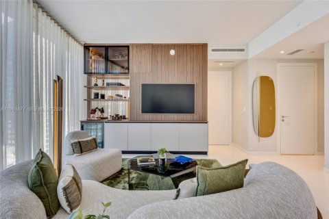 Condo in Miami, Florida, 1 bedroom  № 2026815 - photo 10