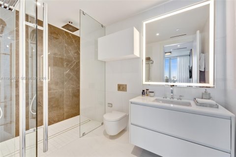 Condo in Miami, Florida, 1 bedroom  № 2026815 - photo 16