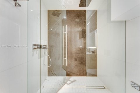 Condo in Miami, Florida, 1 bedroom  № 2026815 - photo 17