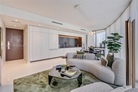 Condo in Miami, Florida, 1 bedroom  № 2026815 - photo 2