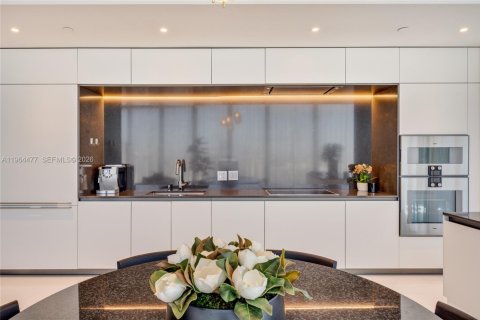 Condo in Miami, Florida, 1 bedroom  № 2026815 - photo 8