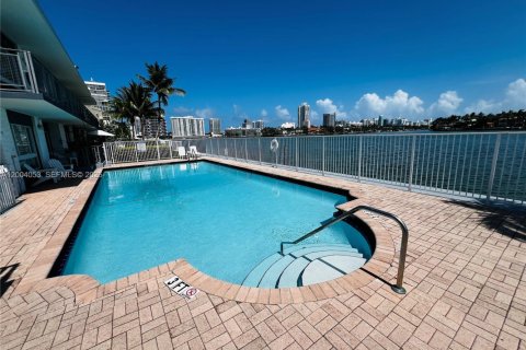 Apartment in Miami Beach, Florida 1 bedroom, 74.32 sq.m. № 2068279 - photo 18