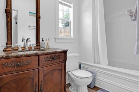 House in Lake Park, Florida 3 bedrooms, 97.73 sq.m. № 2018909 - photo 12