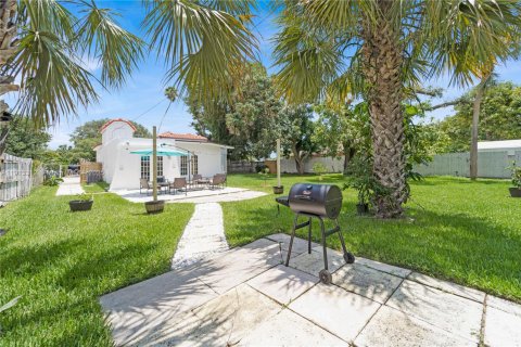 House in Lake Park, Florida 3 bedrooms, 97.73 sq.m. № 2018909 - photo 5