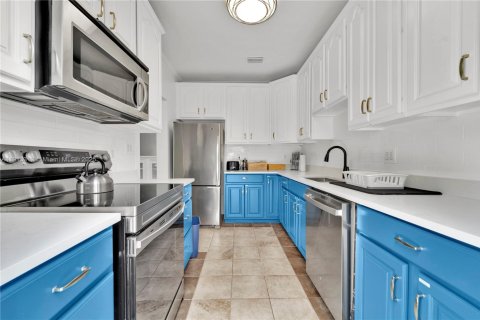 House in Lake Park, Florida 3 bedrooms, 97.73 sq.m. № 2018909 - photo 25