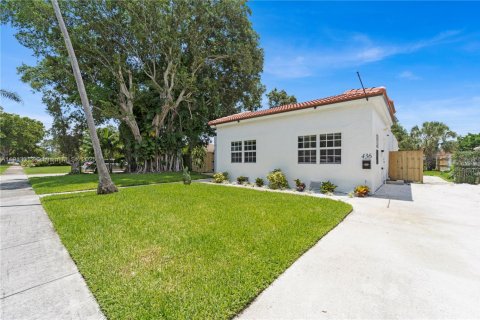 House in Lake Park, Florida 3 bedrooms, 97.73 sq.m. № 2018909 - photo 3