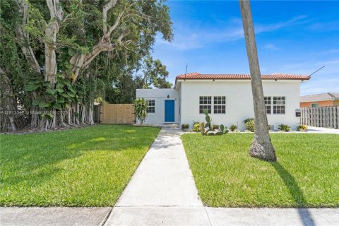 House in Lake Park, Florida 3 bedrooms, 97.73 sq.m. № 2018909 - photo 2