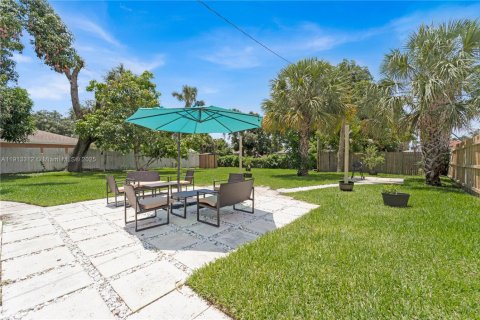 House in Lake Park, Florida 3 bedrooms, 97.73 sq.m. № 2018909 - photo 4