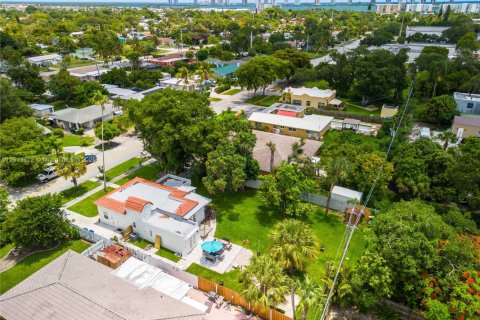 House in Lake Park, Florida 3 bedrooms, 97.73 sq.m. № 2018909 - photo 27