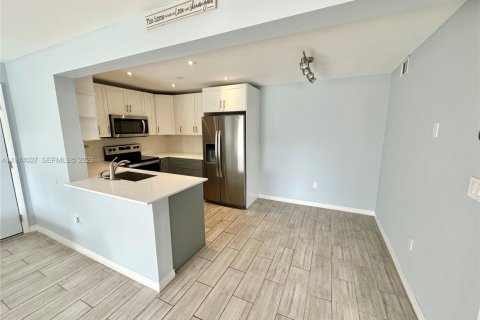 Снять в аренду кондоминиум в Пемброк-Пайнс, Флорида 2 спальни, 81.85м2, № 2033701 - фото 8