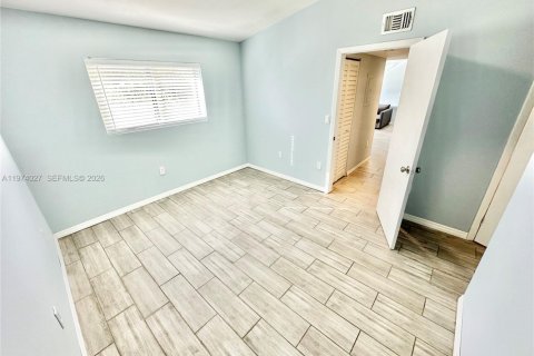 Снять в аренду кондоминиум в Пемброк-Пайнс, Флорида 2 спальни, 81.85м2, № 2033701 - фото 24