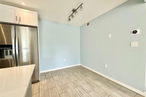 Снять в аренду кондоминиум в Пемброк-Пайнс, Флорида 2 спальни, 81.85м2, № 2033701 - фото 5